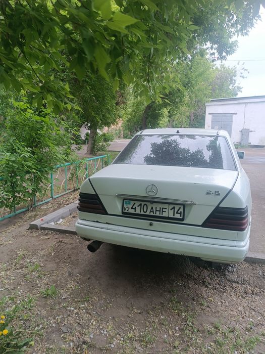 Продам Mercedes Benz E 260,1988 года