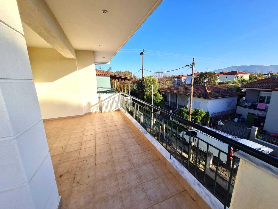 Продава 3 ет. къща с площ 165 м2 и двор 280 м2 в Аспровалта, Гърция