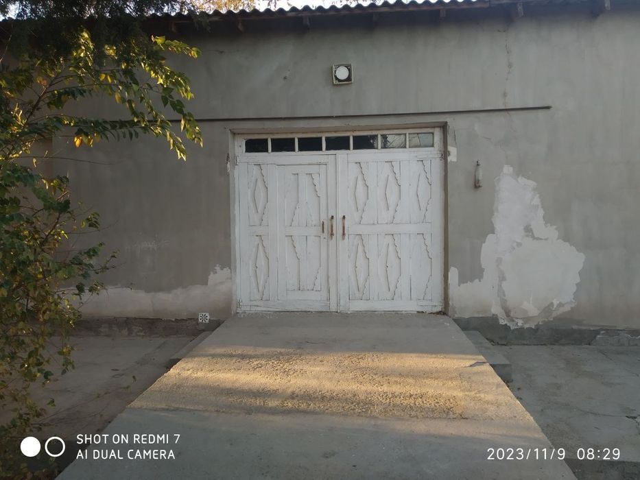 Питнак шахрида барча қулайликга эга уй сотилади.