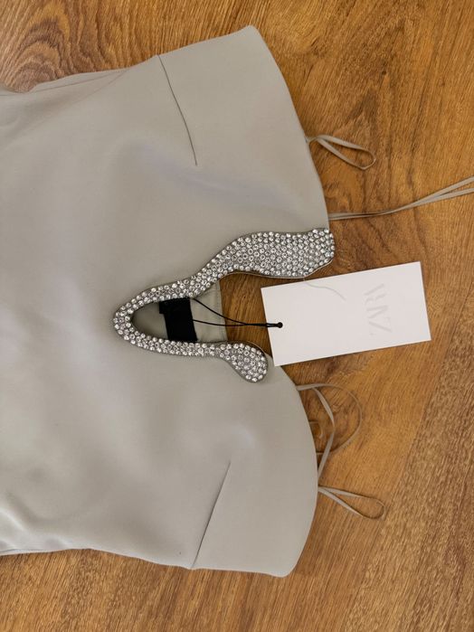 Рокля Zara с бижу