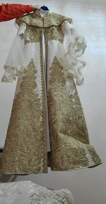 Ansambl 1 marta kiyilgan