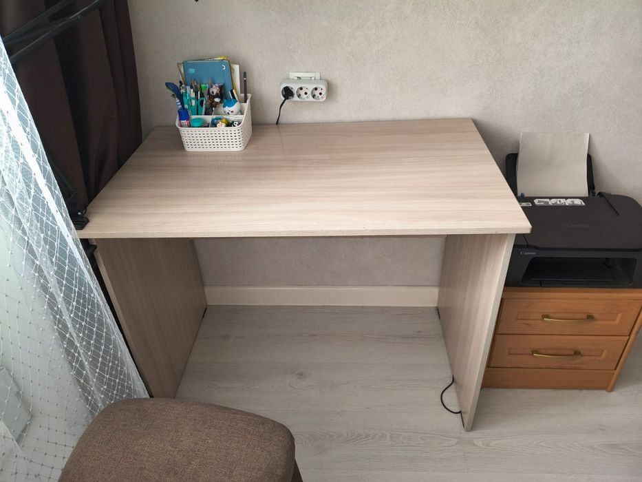 Продам стол письменный