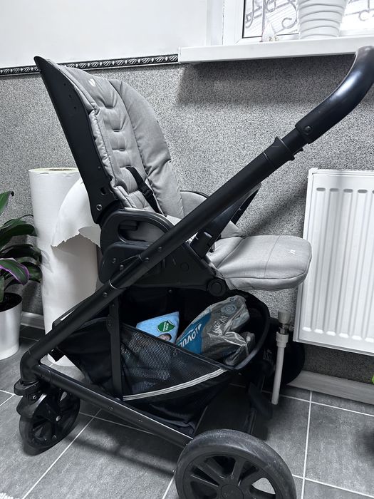 Детская коляскс