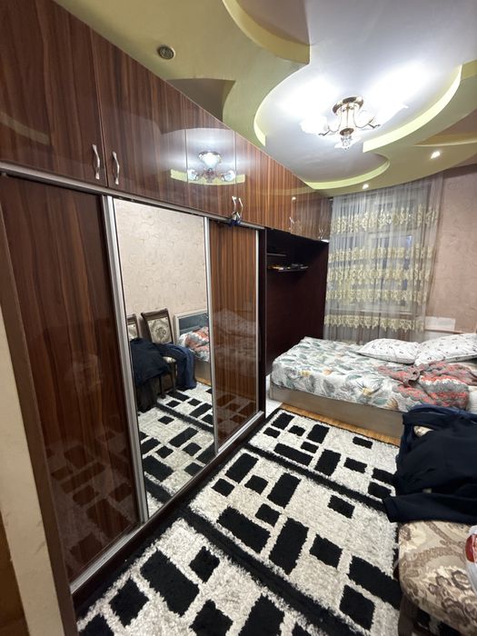 Шкаф сотилади 4 метр узунлиги буйига 2х60