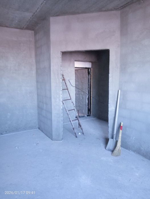 Продам квартиру на батысе в черновом варианте 1этаж