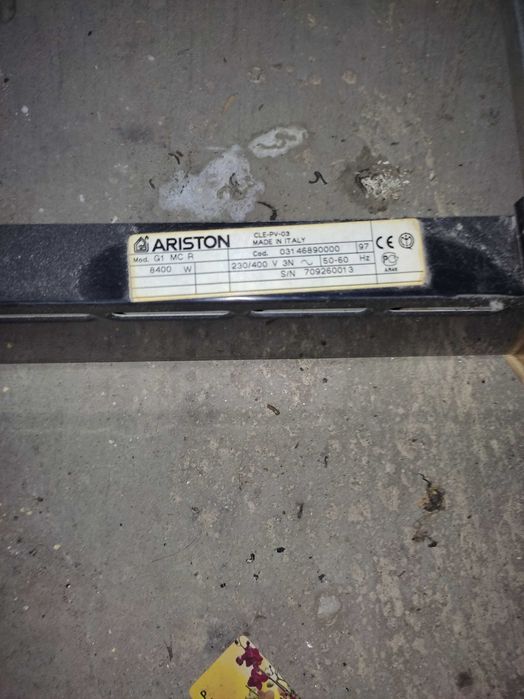 Продавам готварска печка Аристон Ariston