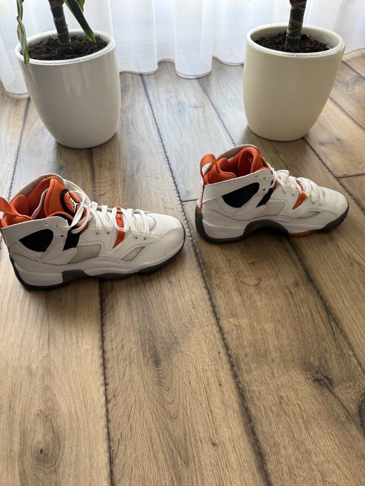 Vand adidasi Jordan noi