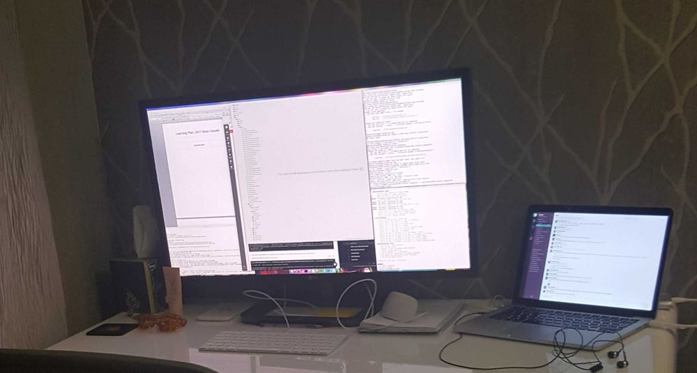 LG монитор 31" (съвместим с Apple)