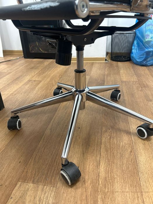 Офисные кресло. Экокожа