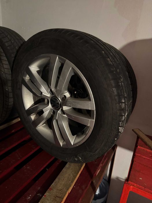 Продавам летни гуми с джанти за VW 205/55/16