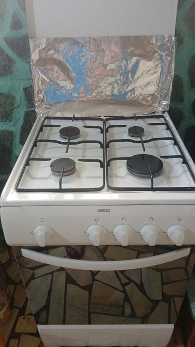 Vând urgent aragaz ,în stare foarte bună de funcționare.