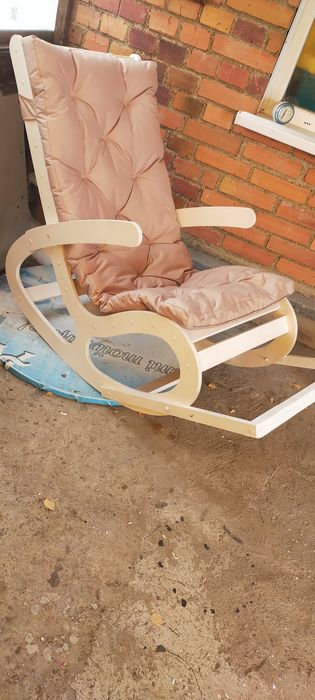 Продам деревянную кресло кочалку