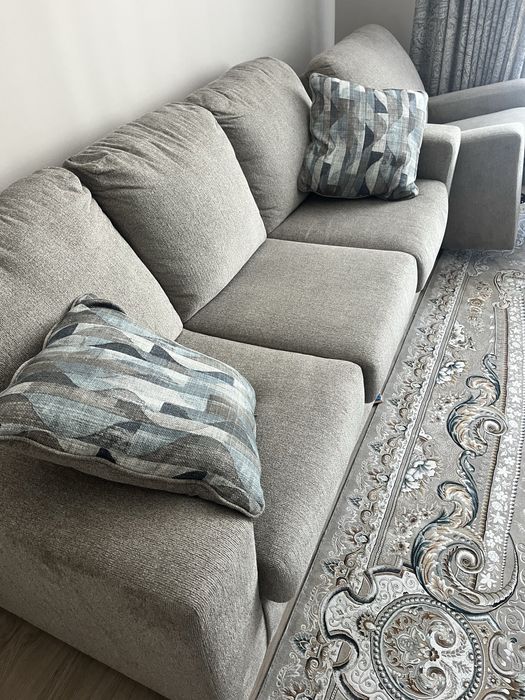 Продается диван ashley home