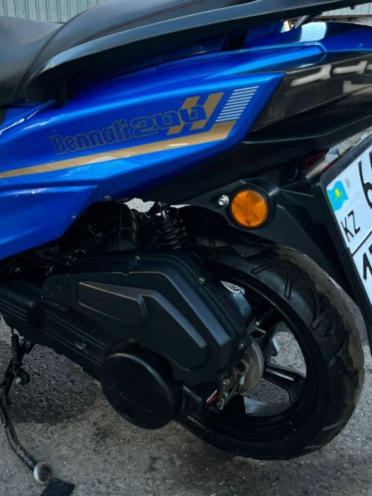 Подам мопед bennali 180 кубов