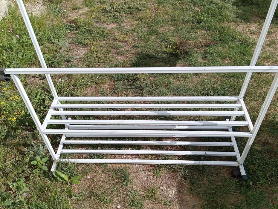 Вешалка на колесиках