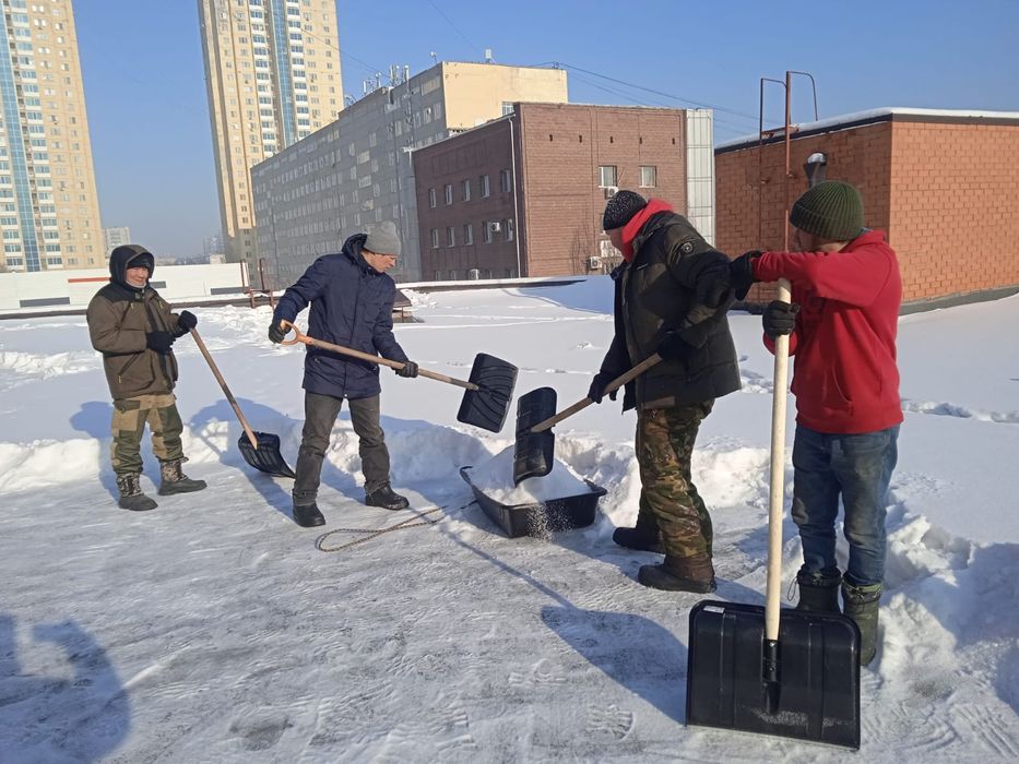 Снег уборка  с крыши