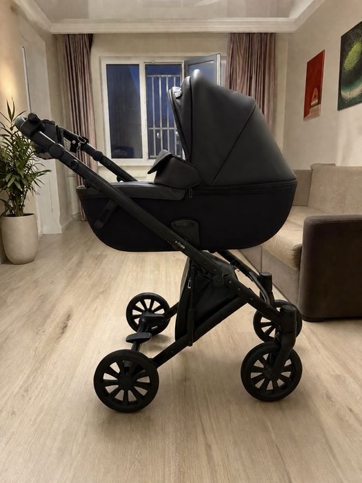 Продаю прочную коляску люксового бренда Anex e/type 2в1
