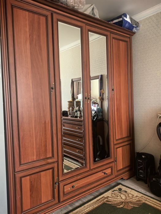 Продам спальный гарнитур