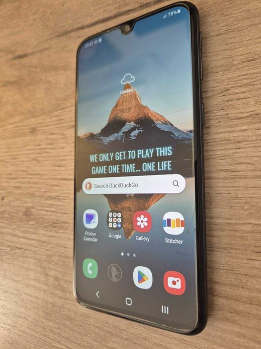 Samsung Galaxy A40 - запазен и напълно работещ