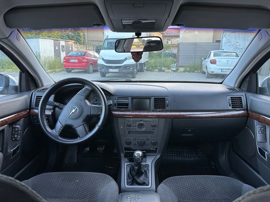 Opel Vectra C - 1.8 benzina - 122 CP - Clima - Computer - Pilot - Perdelute - Faruri lupa - etc..