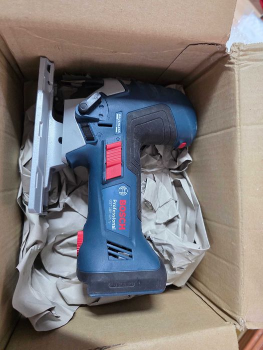 Ferastrau Soricel vertical BOSCH GST 18V-125 S (SOLO) Li-Ion, brushless fără acumulator și încărcător