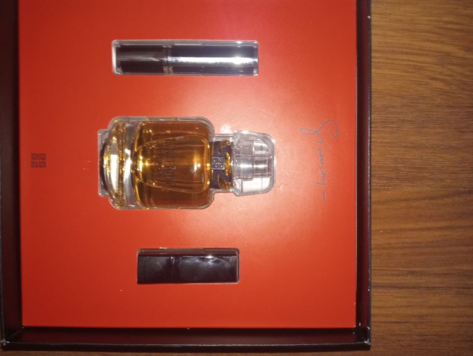 Гивинчи набор женский