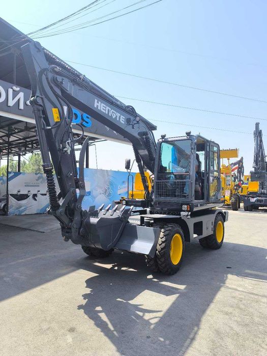 Экскаватор HENGTE модель HT130W