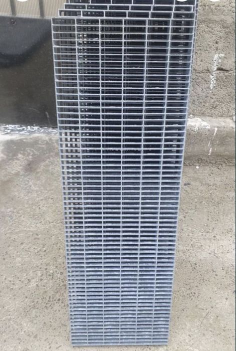 Trepte zincate modele si dimensiuni diferite din rigola sau grilaj
60-