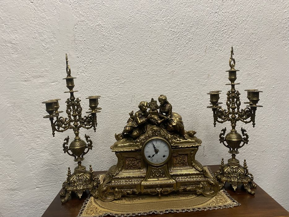 Френски каминен часовник от масивен месинг бароков часовник