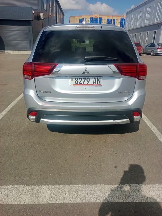 Mitsubishi outlander 2017 г.