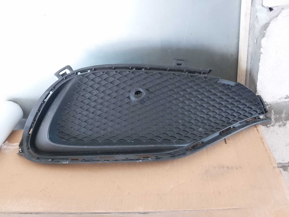 Мерцедес А класа решетка за предна броня АМГ линия