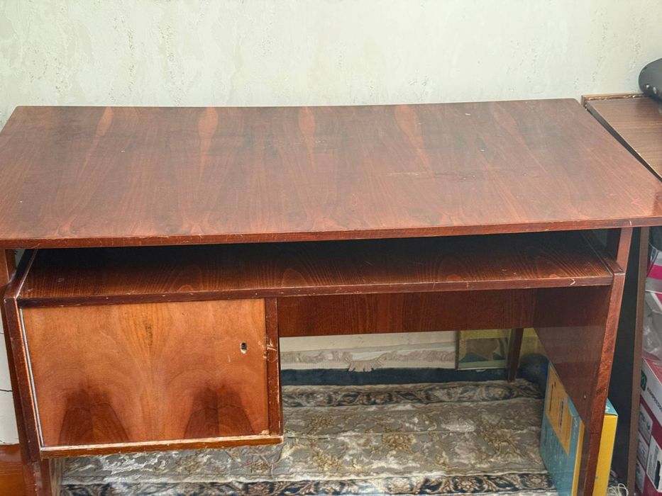 Продаётся Письменный стол  производство Румыния!