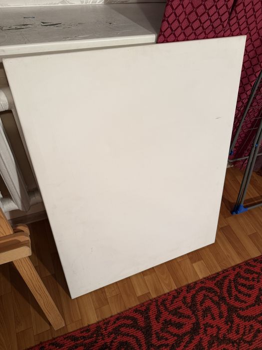 Холст 80*100 см ,имеются деффекты,отдам за дешево за договорную цену