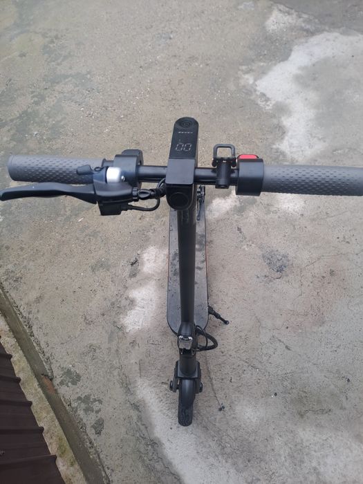 Vând trotineta electrica