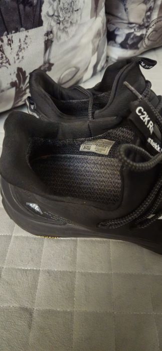 Продам мужские кроссовки