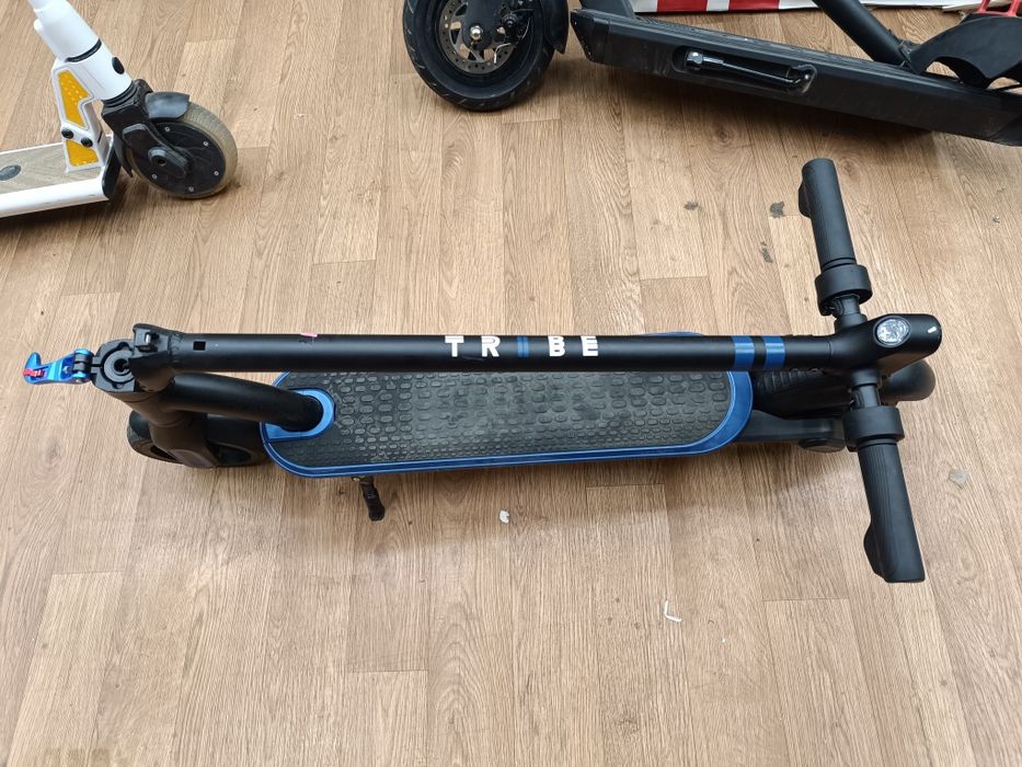 Продам электросамокат Tribe