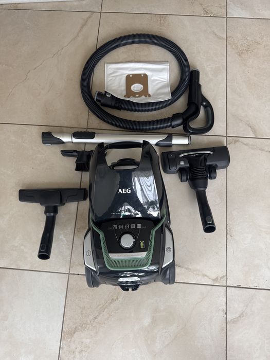 Aspirator Aeg VX9,Aproape nou