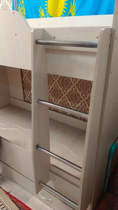 Двухъярусная кровать