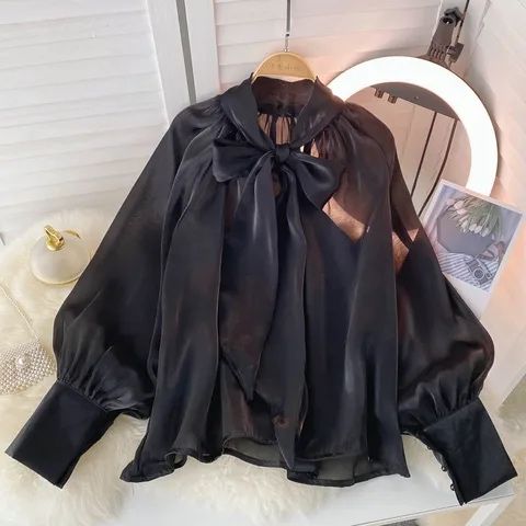 Женская блузка с рукавами бабочками