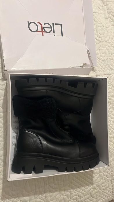 Зимние сапоги ,ботинки