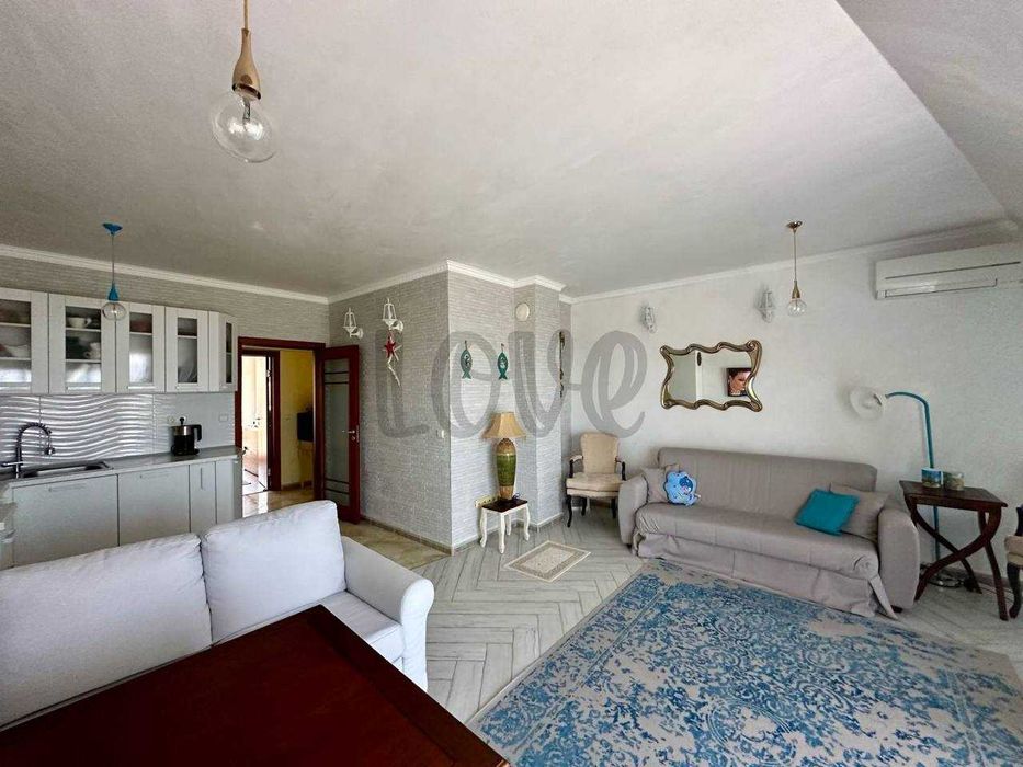 Продава се Тристаен апартамент в Варна, Галата - 100 кв.м за 1950 €/кв.м - Снимка #1