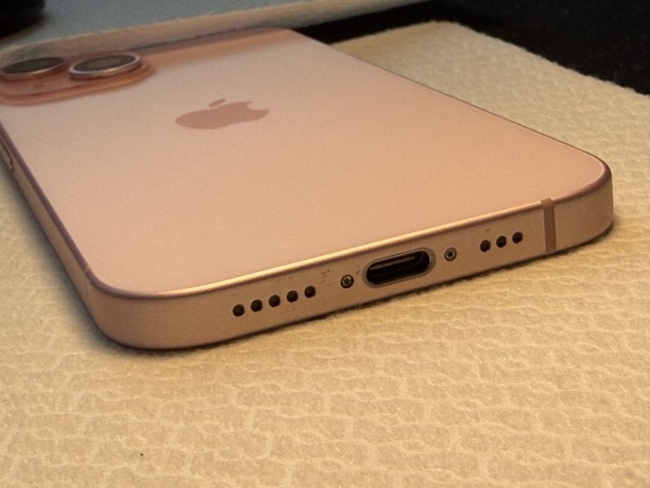 iPhone 15 Pink - Ideal pentru Piese