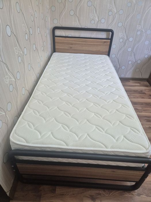 Кровать металлическая с матрасом