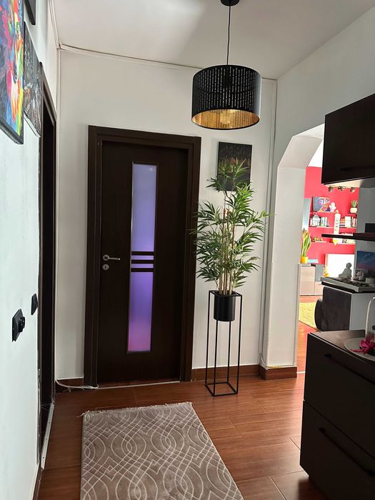 Apartament 2 camere, 50 mp, complet mobilat, 2 balcoane închise (17 mp), 2 parcări incluse