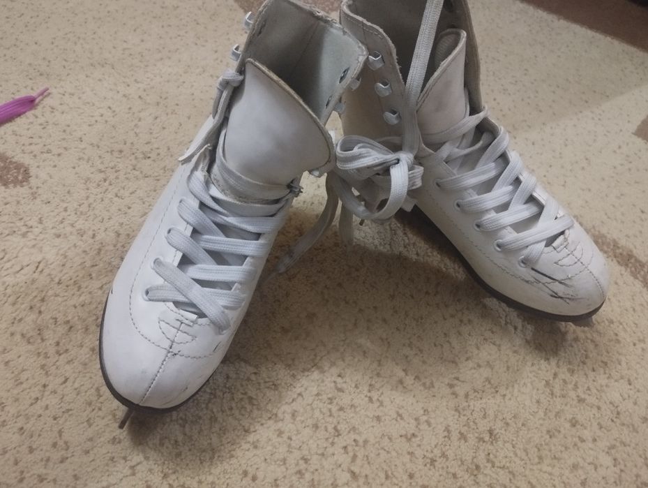 Продам фигурные коньки