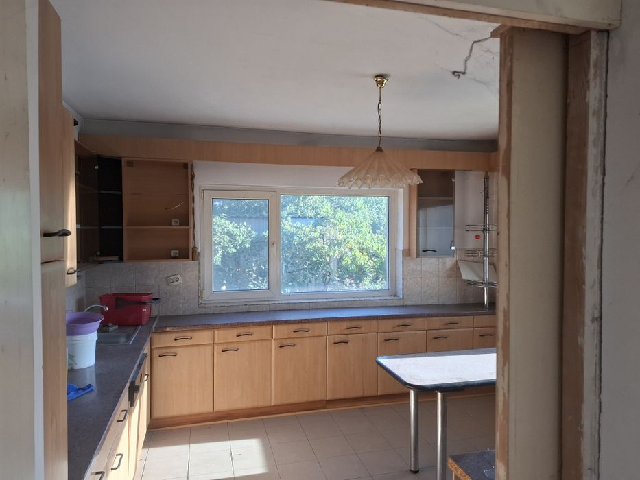 Vând casa strada Cocorilor