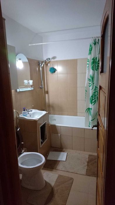 Inchiriez apartament cu 2 camere,zona Cetate langa piața agroalimentară