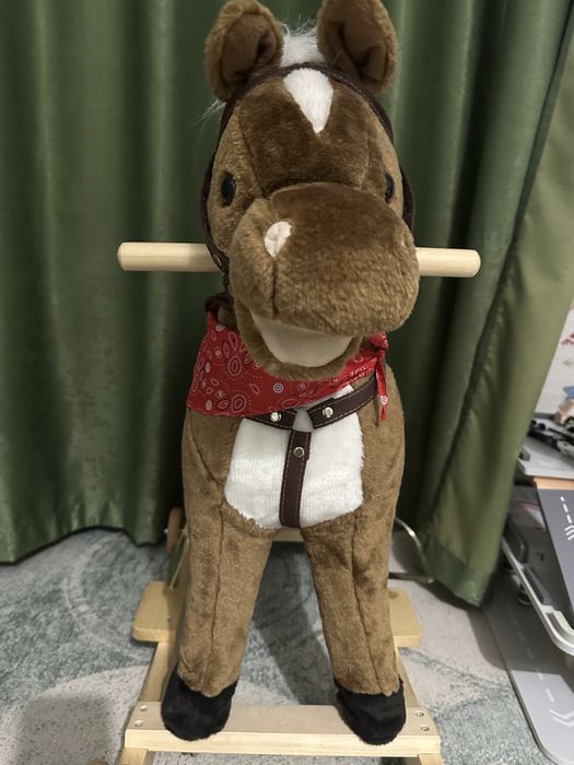 Cal de lemn cu balansoar si sunete