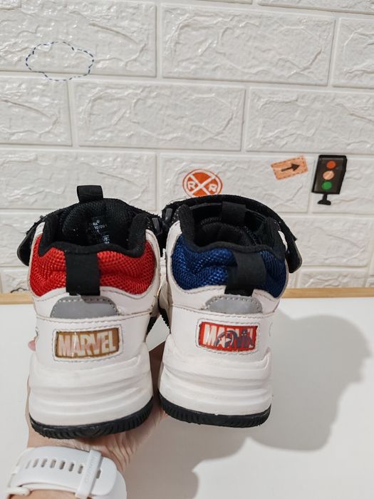 Sneakers Marvel/pantofi sport/adidași Zara, m29