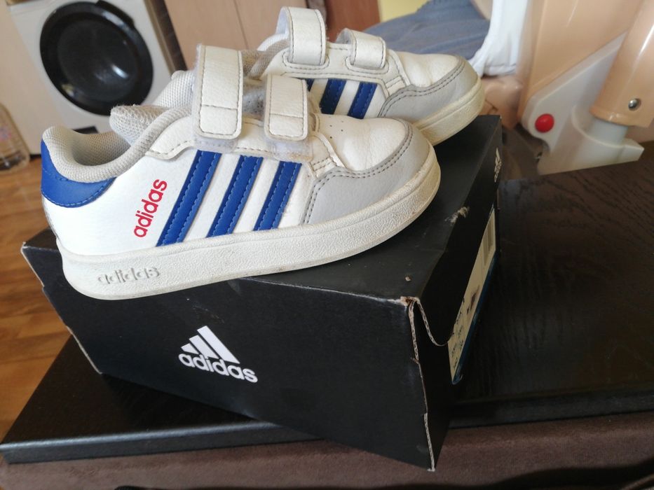 Маратонки "адидас"